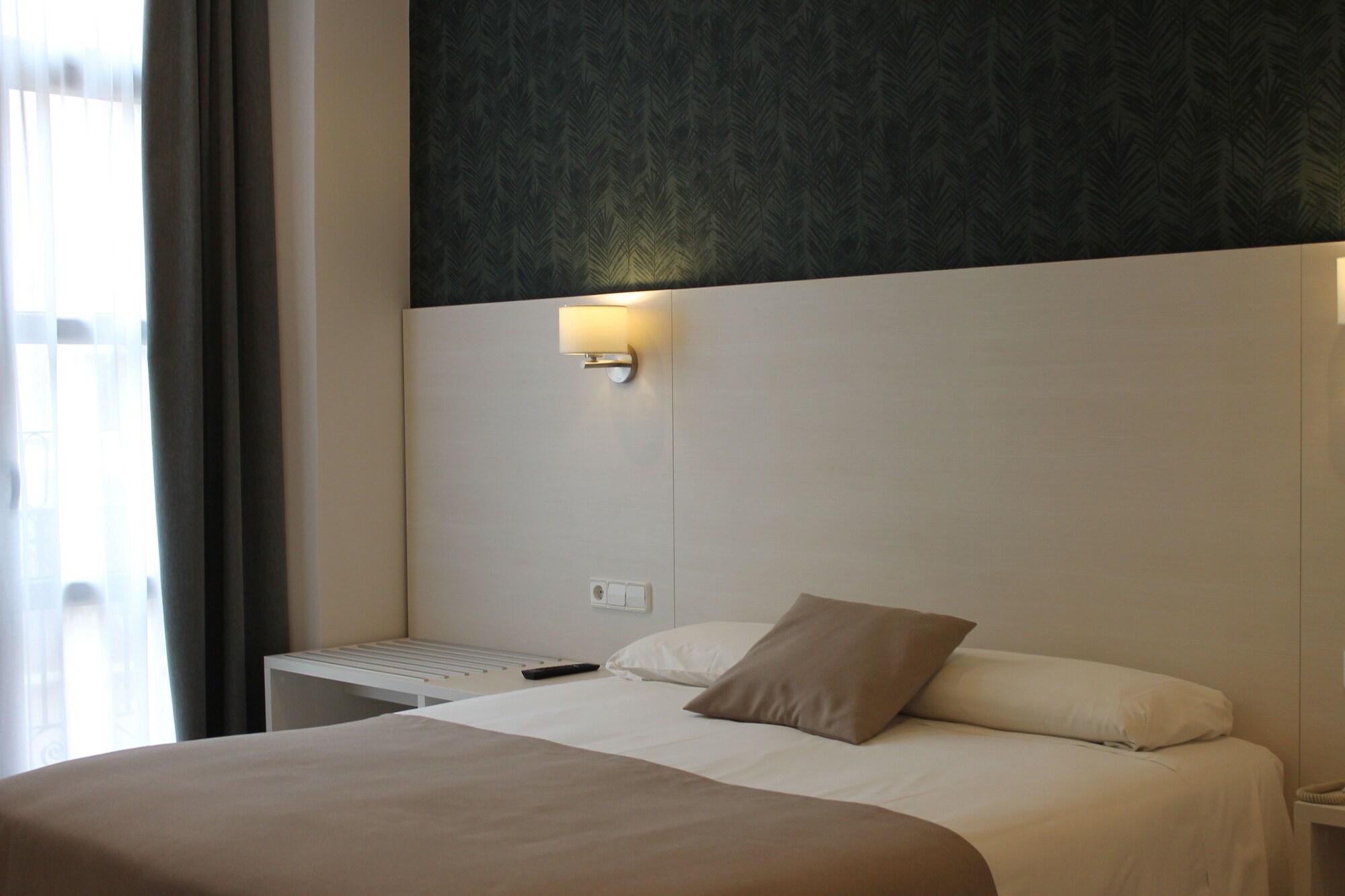 Canton Hotel *